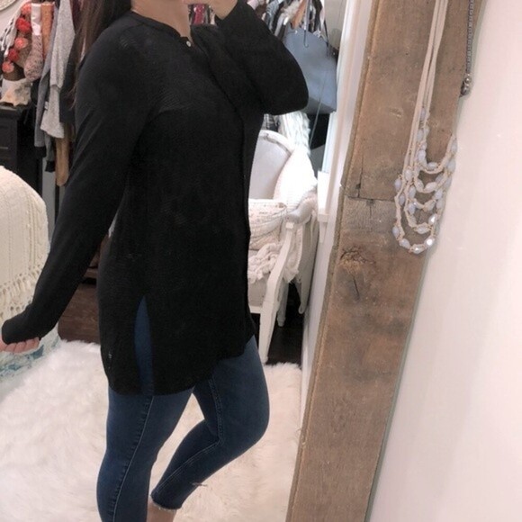 MarlaWynne size 10 black button down tunic - Picture 2 of 5